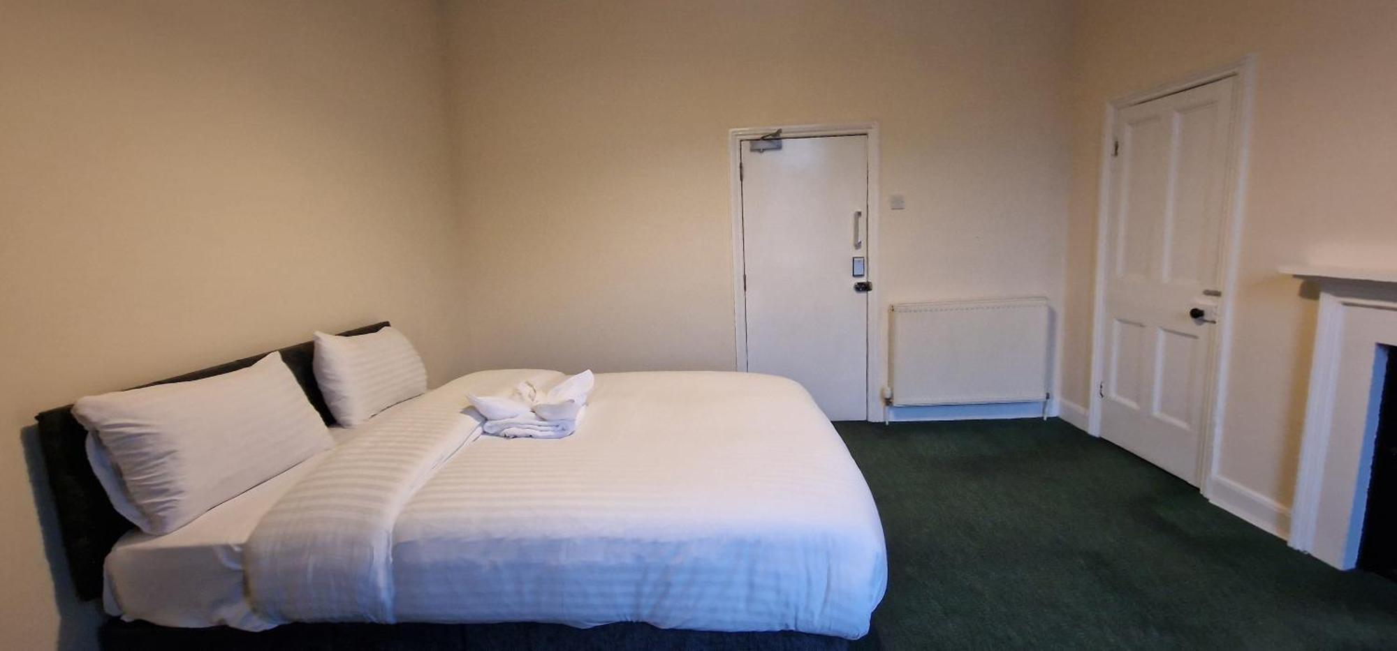 Self Check In Rooms Central Wakefield Luaran gambar
